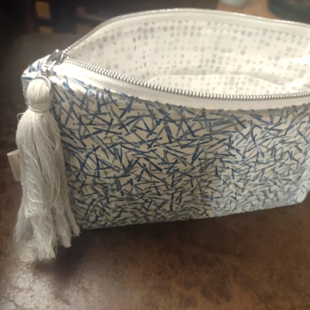 NWT Young Living Oil Holder Pouch purse